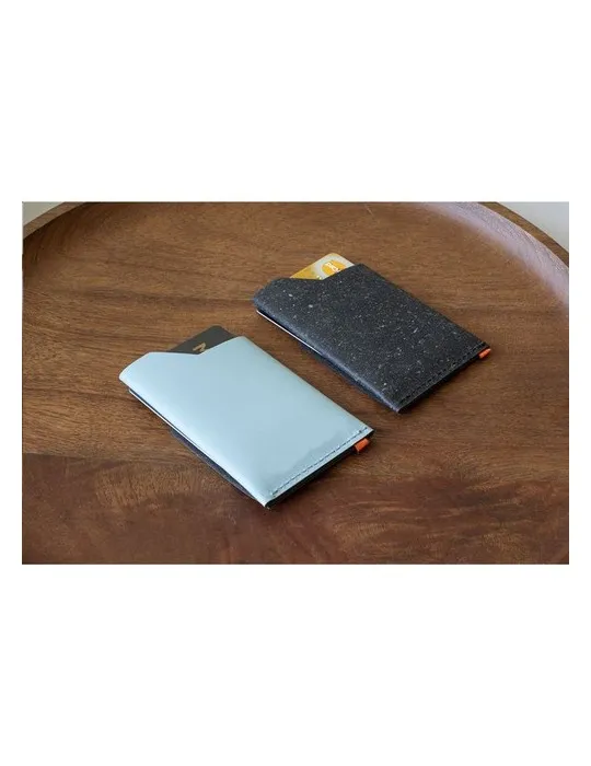 Recycled Leather Cardholder porte-cartes