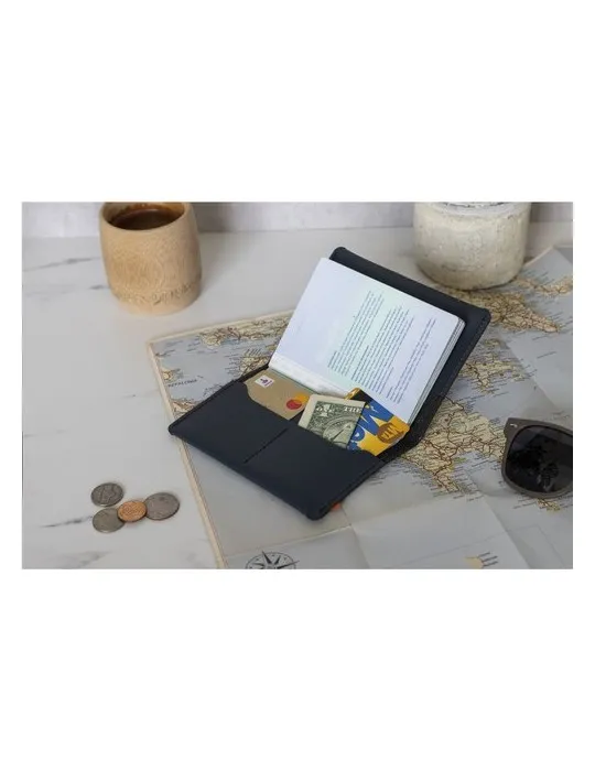 Recycled Leather Passport Holder étui à passeport