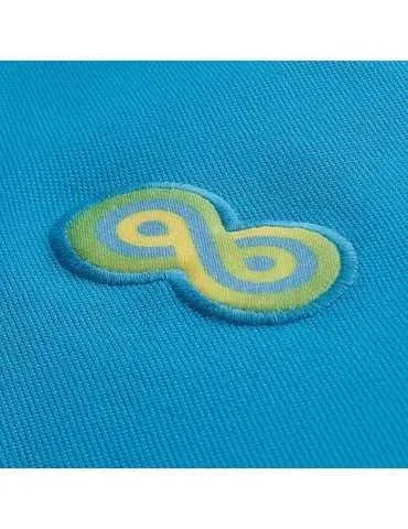 Un homme et une femme qui porte un polo bleu avec une inscription sur le devant 2