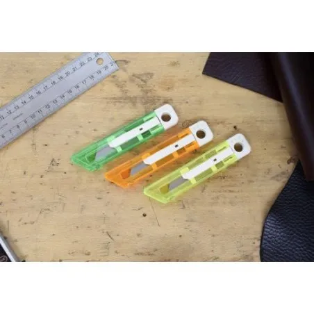 Cutter en plastique translucide Griffin